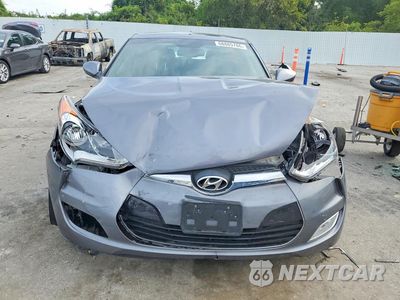 Piąte zdjęcie samochodu w środku: 2017 HYUNDAI VELOSTER VALUE EDITION VIN:KMHTC6AD2HU320784 - miniatura
