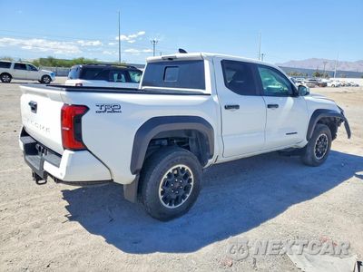 Trzecie zdjęcie samochodu z tyłu: 2024 TOYOTA TACOMA TRD OFF-ROAD VIN:3TMLB5JN8RM051822 - miniatura