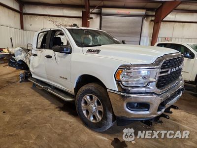 Czwarte zdjęcie samochodu z boku: 2024 RAM 2500 BIG HORN VIN:3C6UR5DJ5RG322835 - miniatura