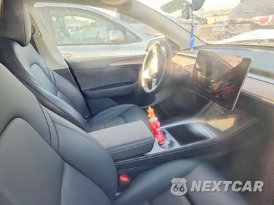Zdjęcie 8 z 12 samochodu: 2025 TESLA MODEL Y VIN:7SAYGDED8SF253981 - miniatura