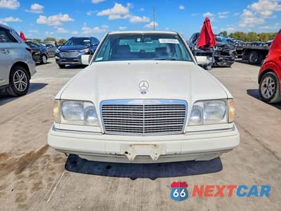 Piąte zdjęcie samochodu w środku: 1995 MERCEDES-BENZ E 300D VIN:WDBEB31E0SC218841 - miniatura