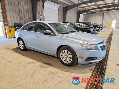 Czwarte zdjęcie samochodu z boku: 2011 CHEVROLET CRUZE LS VIN:1G1PC5SH6B7139686 - miniatura
