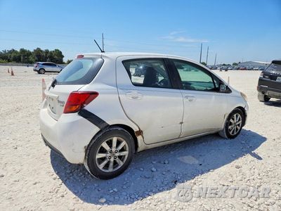 Trzecie zdjęcie samochodu z tyłu: 2017 TOYOTA YARIS 5-DOOR LE VIN:VNKKTUD35HA077682 - miniatura