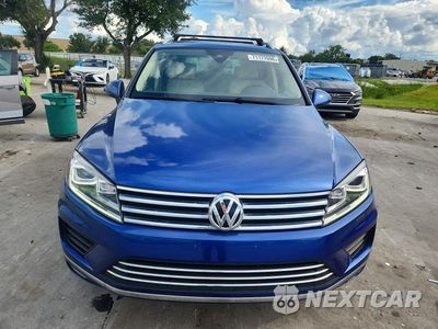 Piąte zdjęcie samochodu w środku: 2016 VOLKSWAGEN TOUAREG SPORT VIN:WVGEF9BP7GD011496 - miniatura