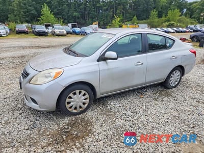 2013 NISSAN VERSA 1.6 S 3N1CN7AP3DL846752 - główne zdjęcie licytacji z USA - miniatura