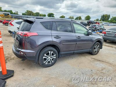 Trzecie zdjęcie samochodu z tyłu: 2017 TOYOTA RAV4 LE VIN:JTMBFREV6HJ111612 - miniatura