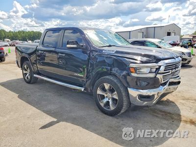Czwarte zdjęcie samochodu z boku: 2019 RAM 1500 LARAMIE VIN:1C6RRFJG8KN721479 - miniatura