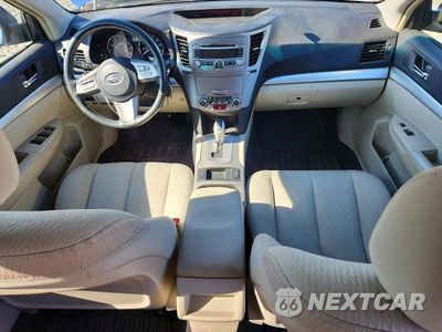 Zdjęcie 8 z 13 samochodu: 2010 SUBARU OUTBACK 2.5I PREMIUM VIN:4S4BRBCC9A3343739 - miniatura