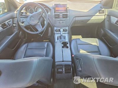 Zdjęcie 8 z 12 samochodu: 2010 MERCEDES-BENZ C 300 VIN:WDDGF5EB9AA401102 - miniatura