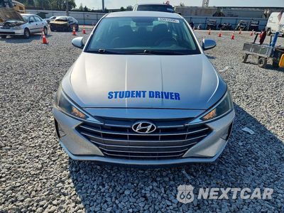 Piąte zdjęcie samochodu w środku: 2019 HYUNDAI ELANTRA SE VIN:5NPD74LF9KH439966 - miniatura