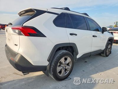 Trzecie zdjęcie samochodu z tyłu: 2024 TOYOTA RAV4 XLE VIN:2T3W1RFVXRC272838 - miniatura