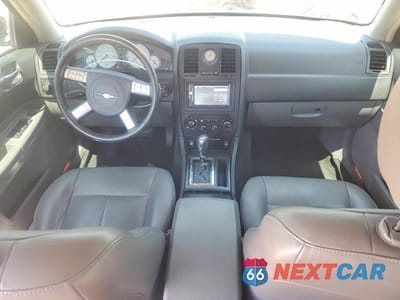 Zdjęcie 8 z 12 samochodu: 2005 CHRYSLER 300 TOURING VIN:2C3JA53G45H134024 - miniatura