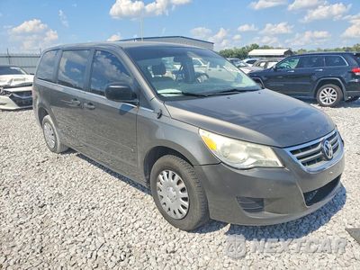 Czwarte zdjęcie samochodu z boku: 2010 VOLKSWAGEN ROUTAN S VIN:2V4RW4D13AR354138 - miniatura