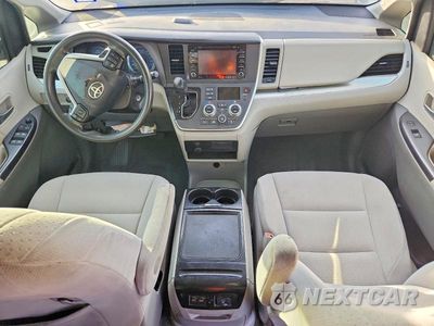 Zdjęcie 8 z 13 samochodu: 2020 TOYOTA SIENNA LE VIN:5TDKZ3DC4LS075810 - miniatura