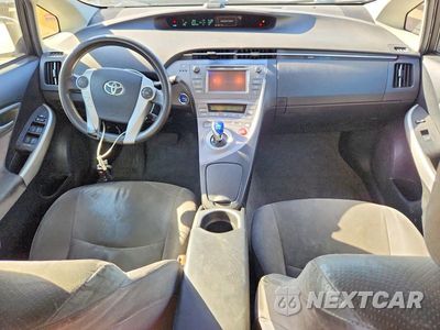 Zdjęcie 8 z 12 samochodu: 2015 TOYOTA PRIUS TWO VIN:JTDKN3DU2F0450623 - miniatura