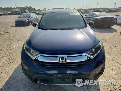 Piąte zdjęcie samochodu w środku: 2017 HONDA CR-V LX VIN:7FARW5H32HE013190 - miniatura