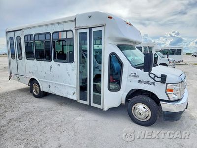Czwarte zdjęcie samochodu z boku: 2021 FORD ECONOLINE E350 SUPER DUTY CUTAWAY VAN VIN:1FDEE3FN5MDC10809 - miniatura