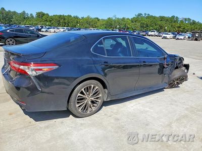 Trzecie zdjęcie samochodu z tyłu: 2018 TOYOTA CAMRY SE VIN:4T1B11HK5JU032014 - miniatura