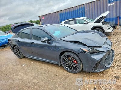 Czwarte zdjęcie samochodu z boku: 2025 TOYOTA CAMRY XSE VIN:4T1DBADK8SU013079 - miniatura
