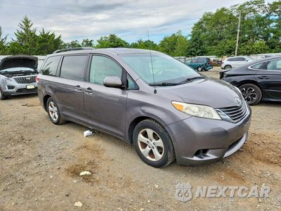 Czwarte zdjęcie samochodu z boku: 2014 TOYOTA SIENNA LE VIN:5TDKK3DC9ES512790 - miniatura