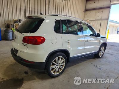 Trzecie zdjęcie samochodu z tyłu: 2015 VOLKSWAGEN TIGUAN S VIN:WVGBV7AX8FW611264 - miniatura