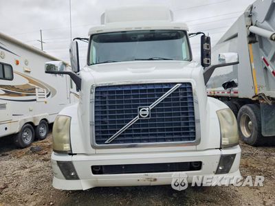 Piąte zdjęcie samochodu w środku: 2015 VOLVO VNL SEMI TRUCK VIN:4V4NC9EGXFN921648 - miniatura