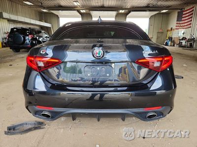 Zdjęcie 6 z 13 samochodu: 2018 ALFA ROMEO GIULIA TI Q4 VIN:ZARFAEEN3J7576382 - miniatura