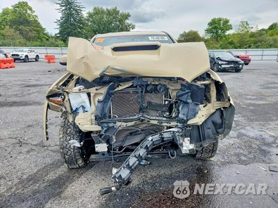 Piąte zdjęcie samochodu w środku: 2017 TOYOTA TACOMA TRD SPORT VIN:5TFSZ5ANXHX076947 - miniatura