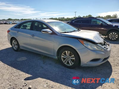 Czwarte zdjęcie samochodu z boku: 2013 HYUNDAI SONATA GLS VIN:5NPEB4AC0DH653890 - miniatura