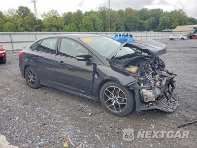 Czwarte zdjęcie samochodu z boku: 2015 FORD FOCUS SE VIN:1FADP3FE3FL372401 - miniatura