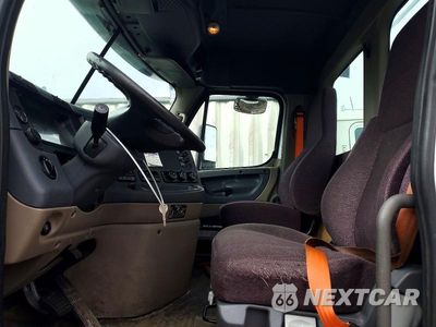 Zdjęcie 7 z 12 samochodu: 2018 FREIGHTLINER CASCADIA 125 SEMI TRUCK VIN:3AKJGEDR1JSJS3129 - miniatura