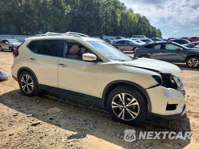 Czwarte zdjęcie samochodu z boku: 2019 NISSAN ROGUE SV VIN:JN8AT2MT5KW257994 - miniatura