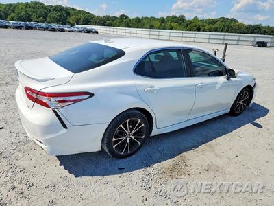 Trzecie zdjęcie samochodu z tyłu: 2020 TOYOTA CAMRY SE VIN:4T1G11AK3LU306538 - miniatura