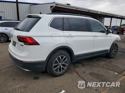 Trzecie zdjęcie samochodu z tyłu: 2020 VOLKSWAGEN TIGUAN SE VIN:3VV2B7AX1LM063196 - miniatura