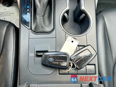 Zdjęcie 13 z 13 samochodu: 2021 TOYOTA HIGHLANDER HYBRID XLE VIN:5TDGBRCH4MS034038 - miniatura