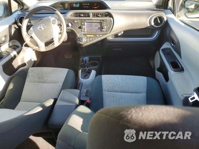 Zdjęcie 8 z 13 samochodu: 2014 TOYOTA PRIUS C THREE VIN:JTDKDTB31E1560665 - miniatura