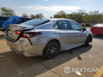 Trzecie zdjęcie samochodu z tyłu: 2024 TOYOTA CAMRY HYBRID SE VIN:4T1S31AK4RU626688 - miniatura