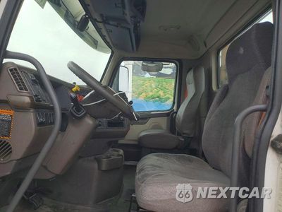 Zdjęcie 7 z 13 samochodu: 2018 VOLVO VNL SEMI TRUCK VIN:4V4N39TGXJN892440 - miniatura