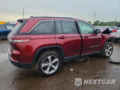 Trzecie zdjęcie samochodu z tyłu: 2025 JEEP GRAND CHEROKEE LIMITED VIN:1C4RJHBG1SC318529 - miniatura
