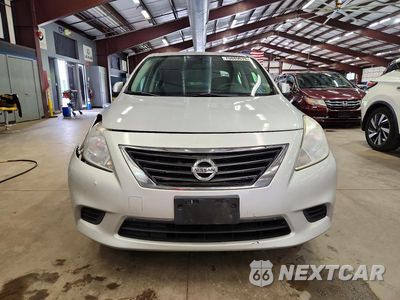 Piąte zdjęcie samochodu w środku: 2013 NISSAN VERSA 1.6 S VIN:3N1CN7AP5DL853508 - miniatura