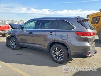 Drugie zdjęcie samochodu z przodu: 2019 TOYOTA HIGHLANDER XLE VIN:5TDJZRFH7KS951470 - miniatura
