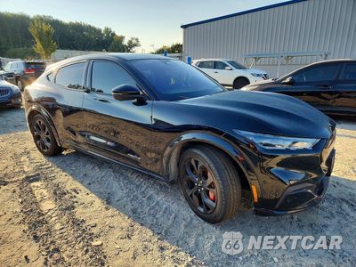 Czwarte zdjęcie samochodu z boku: 2023 FORD MUSTANG MACH-E PREMIUM VIN:3FMTK3R41PMB10184 - miniatura
