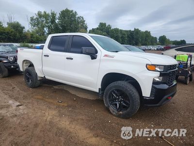 Czwarte zdjęcie samochodu z boku: 2021 CHEVROLET SILVERADO K1500 TRAIL BOSS CUSTOM VIN:1GCPYCEFXMZ272546 - miniatura