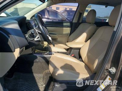 Zdjęcie 7 z 12 samochodu: 2017 MITSUBISHI OUTLANDER GT VIN:JA4JZ4AX1HZ007764 - miniatura