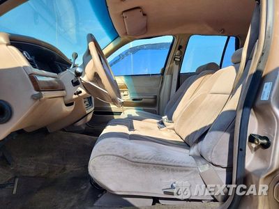 Zdjęcie 7 z 12 samochodu: 1993 FORD CROWN VICTORIA VIN:2FACP73WXPX176976 - miniatura