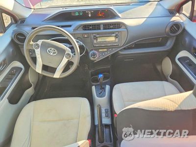 Zdjęcie 8 z 12 samochodu: 2013 TOYOTA PRIUS C ONE VIN:JTDKDTB30D1541748 - miniatura