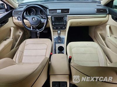Zdjęcie 8 z 12 samochodu: 2018 VOLKSWAGEN PASSAT SE VIN:1VWBA7A39JC001586 - miniatura