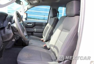 Zdjęcie 9 z 10 samochodu: 2022 CHEVROLET SILVERADO K2500 HEAVY DUTY VIN:1GC2YLE78NF295958 - miniatura