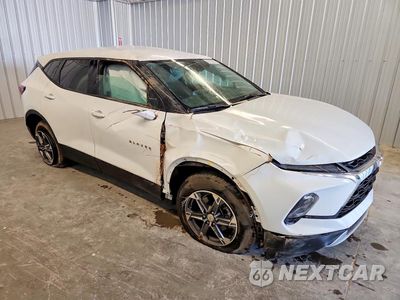 Czwarte zdjęcie samochodu z boku: 2026 CHEVROLET BLAZER 2LT VIN:3GNKBCR48TS152588 - miniatura