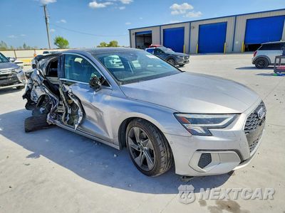 Czwarte zdjęcie samochodu z boku: 2023 AUDI A3 PREMIUM VIN:WAUAUDGY5PA116680 - miniatura